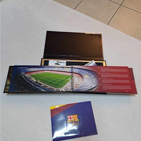 FC BARCELONA MAGIC MEMORIES VIP FAN BOX - 2014 - Picture 4 of 7